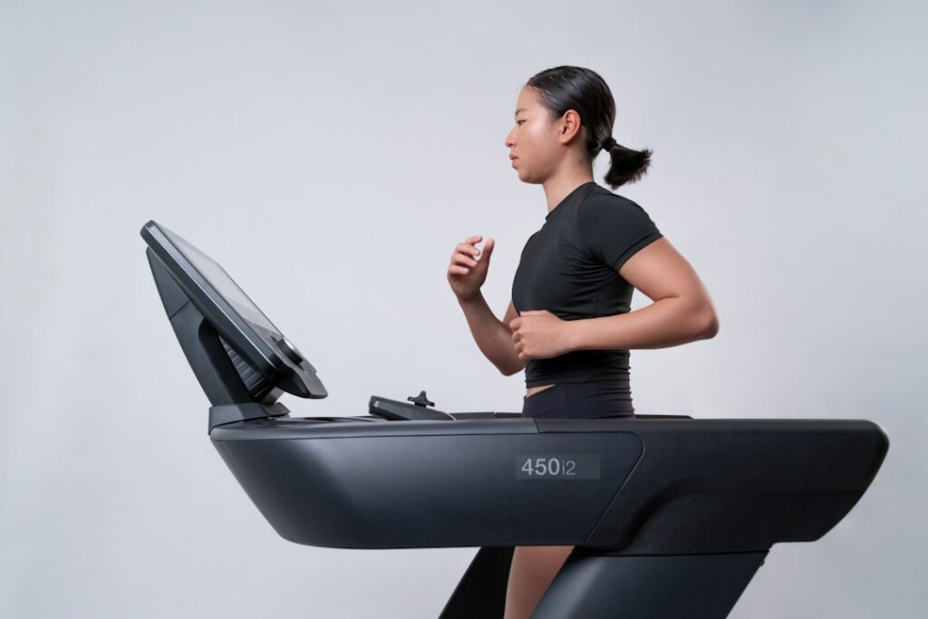 Krachttraining in je fitnessweek: het perfecte ritme voor sterke spieren